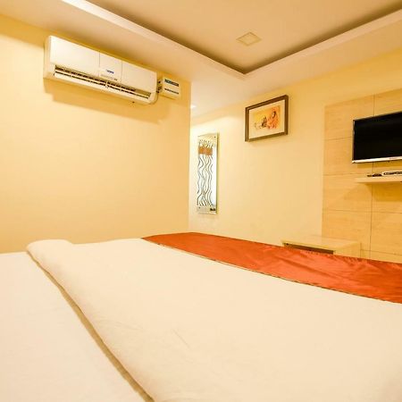 Oyo 13494 Hotel Nakshatra Inn Хайдарабад Экстерьер фото
