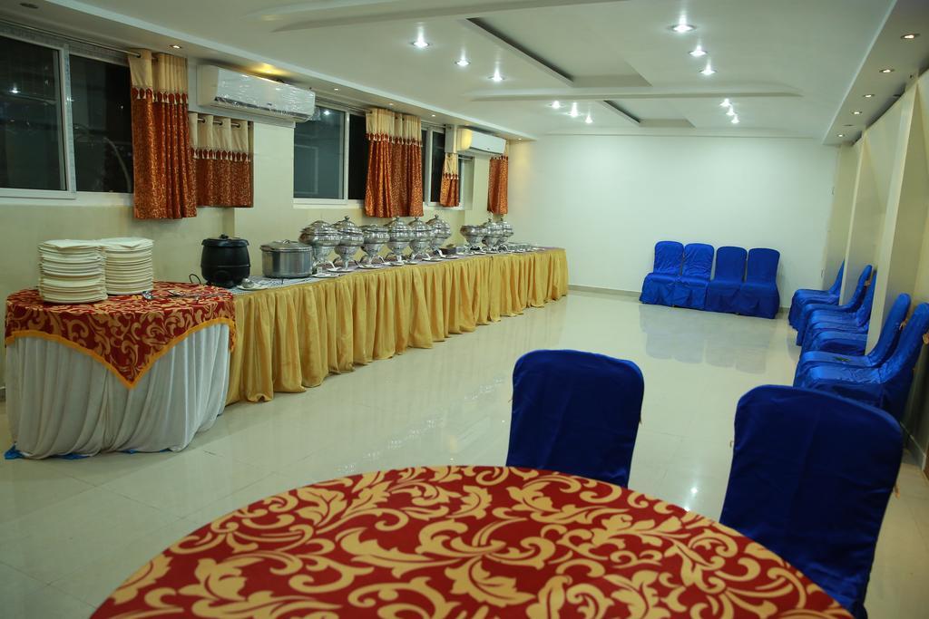 Oyo 13494 Hotel Nakshatra Inn Хайдарабад Экстерьер фото