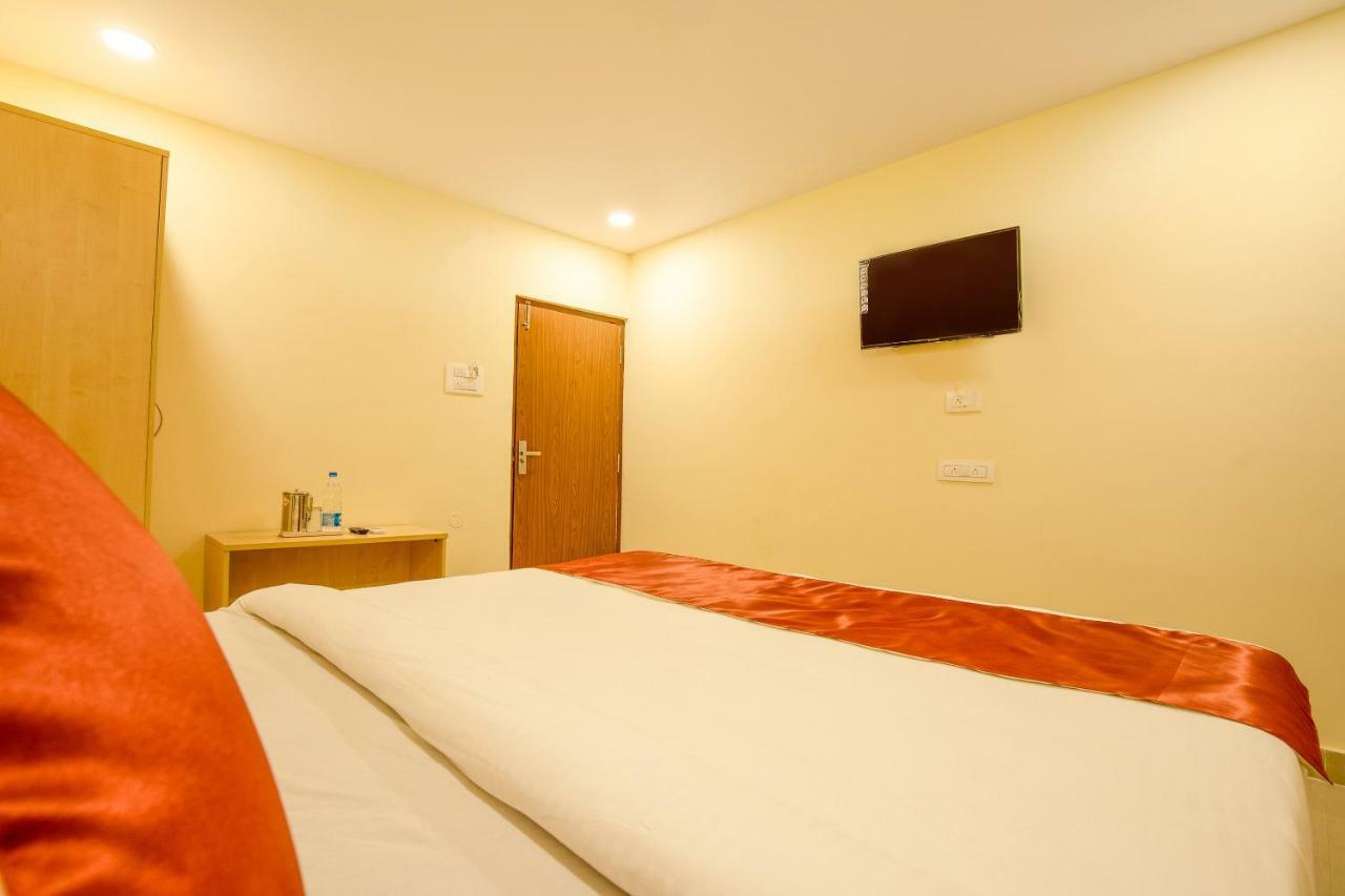 Oyo 13494 Hotel Nakshatra Inn Хайдарабад Экстерьер фото