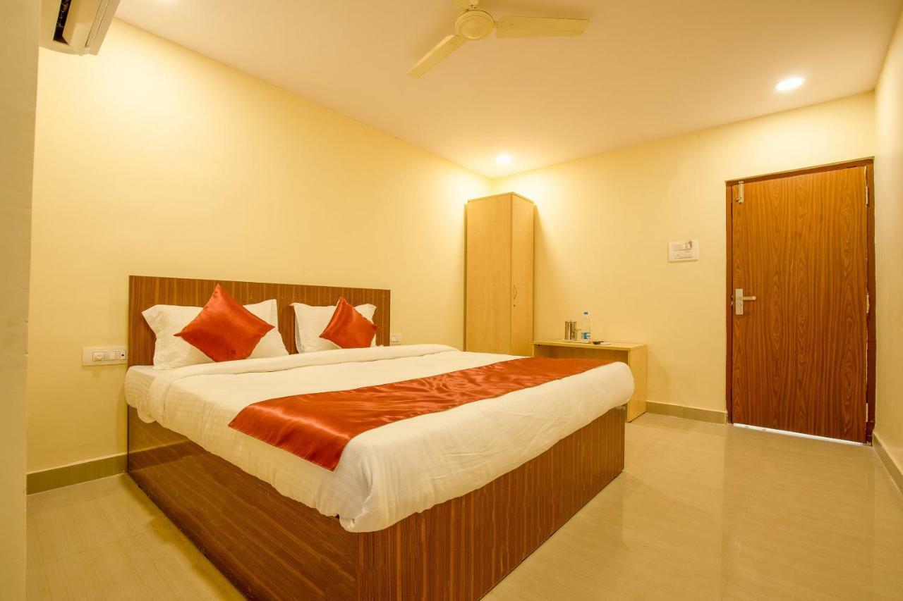 Oyo 13494 Hotel Nakshatra Inn Хайдарабад Экстерьер фото