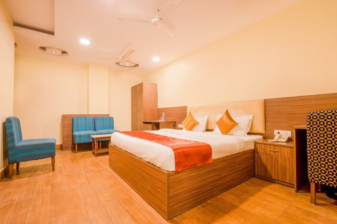 Oyo 13494 Hotel Nakshatra Inn Хайдарабад Экстерьер фото